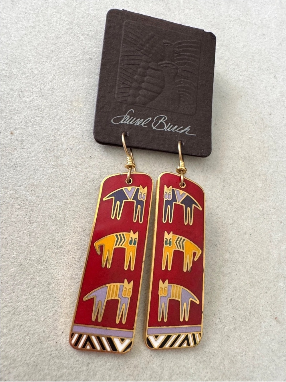 Vintage 1990 Laurel Burch Red HIEROGLYPHIC CATS Pierced Earrings on Orig. Card - Picture 4 of 11